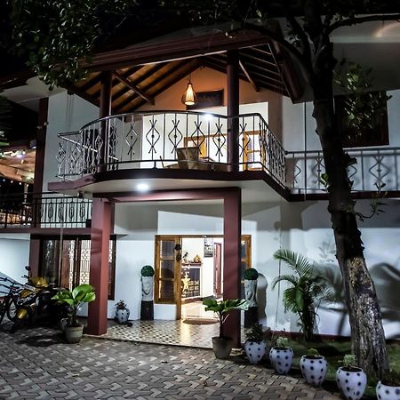 Golden Star Guest House Джафна Экстерьер фото