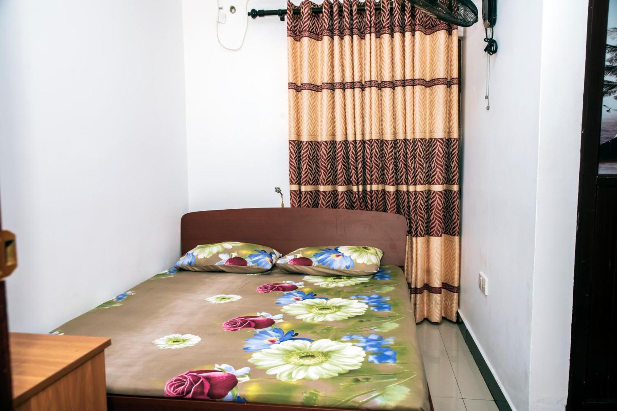 Golden Star Guest House Джафна Экстерьер фото