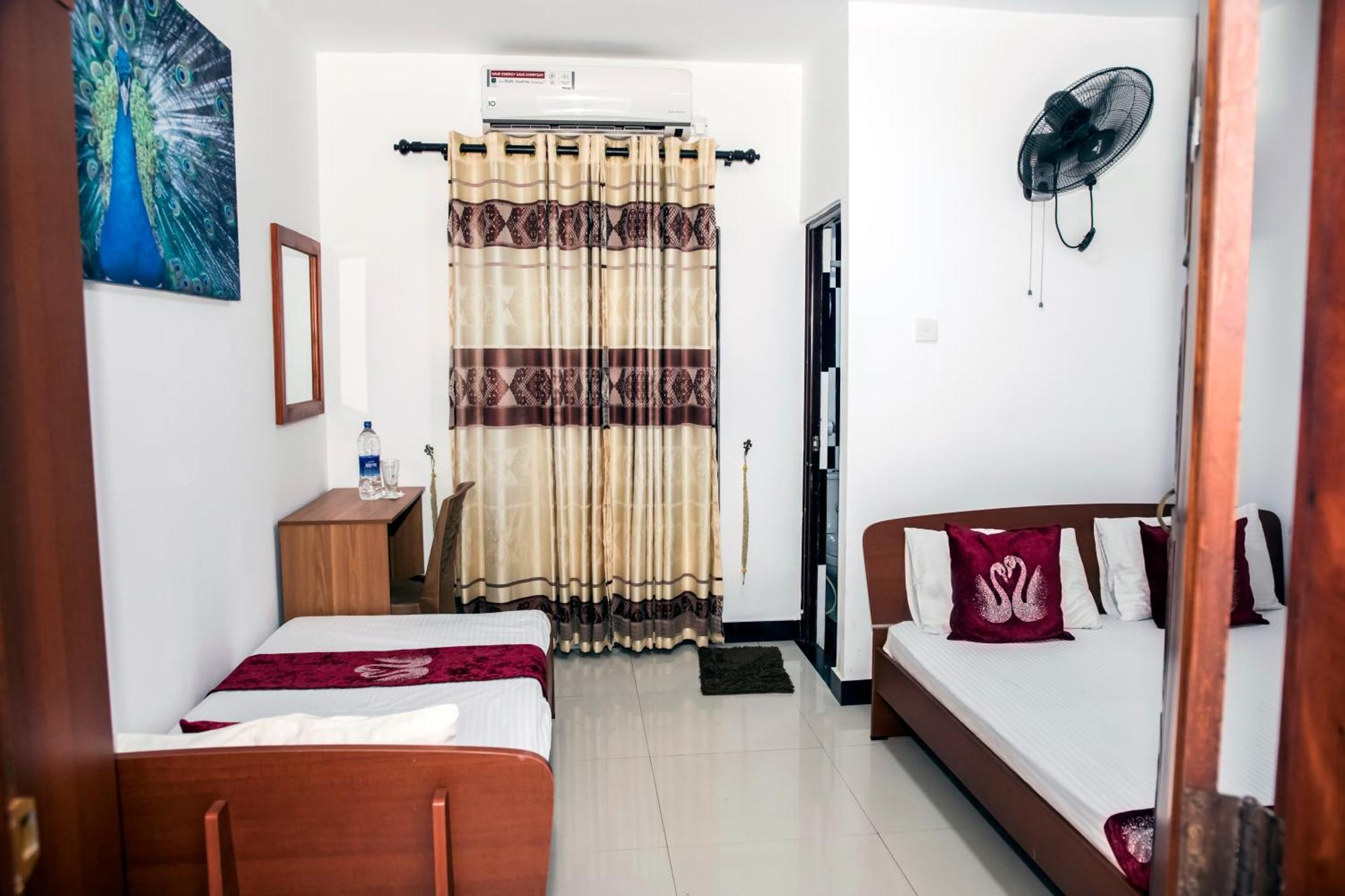 Golden Star Guest House Джафна Экстерьер фото