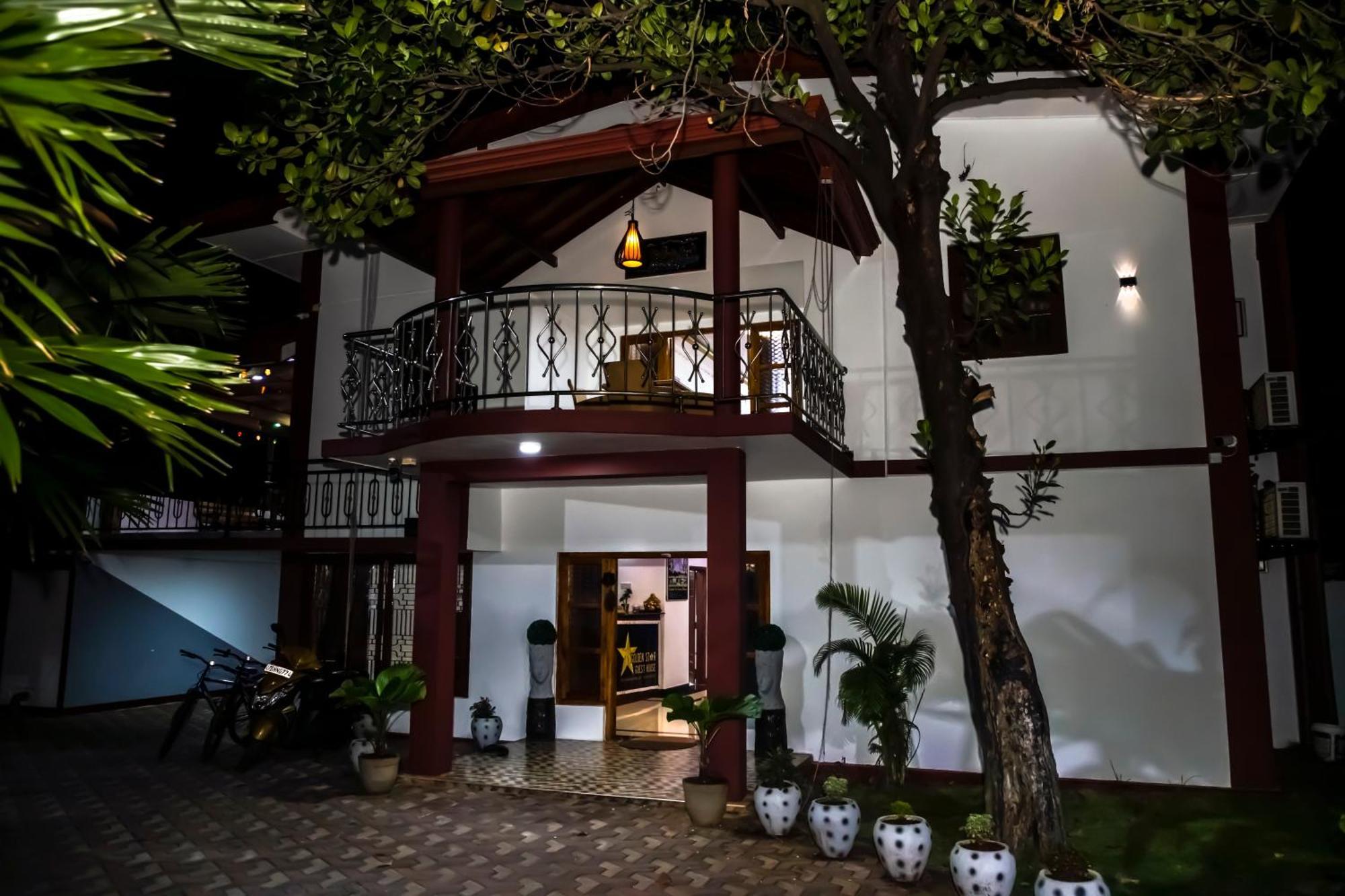 Golden Star Guest House Джафна Экстерьер фото